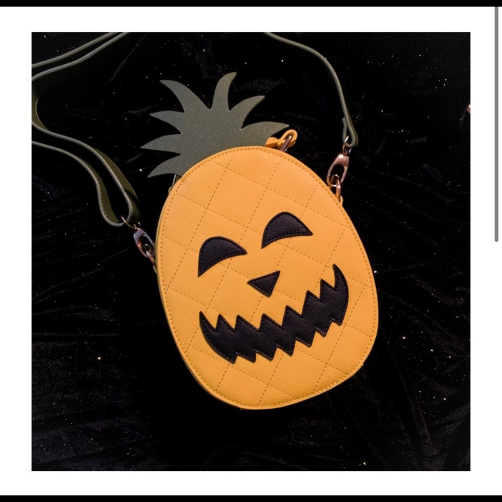 Backstitch Bruja Pineapple Summerween bag